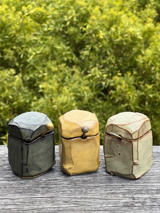 STONEWARE CLAY - SALT + SEASONING POT